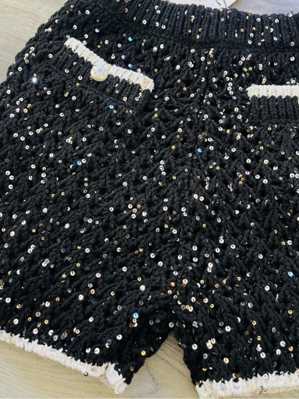 CHANNEL BLACK SEQUIN HIGH-WAIS SHORTS EU SIZE 36 US S/M NWT
100% AUTHENTIC - Picture 6 of 7